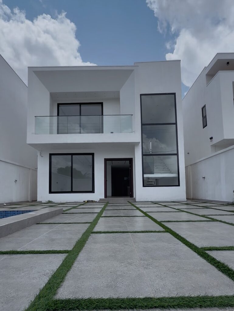 4-Bedroom House with Pool & Dual Kitchens in Ashaley Botwe