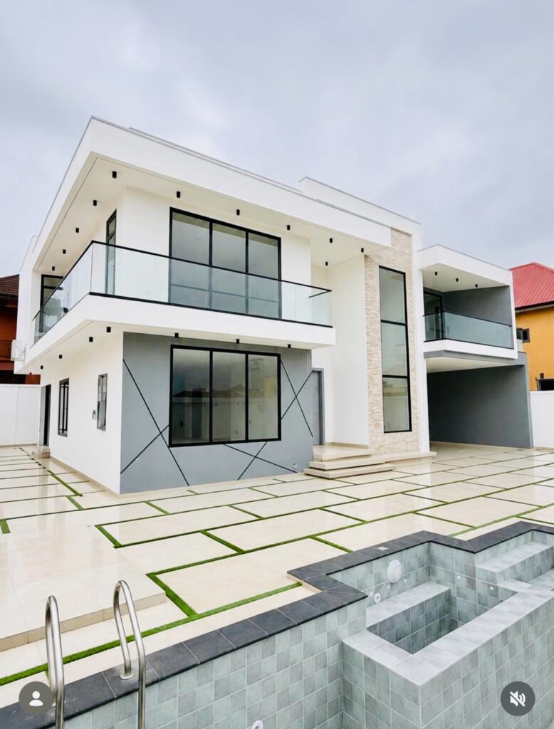 4-Bedroom House with Pool & Boys' Quarters in Adjiringanor