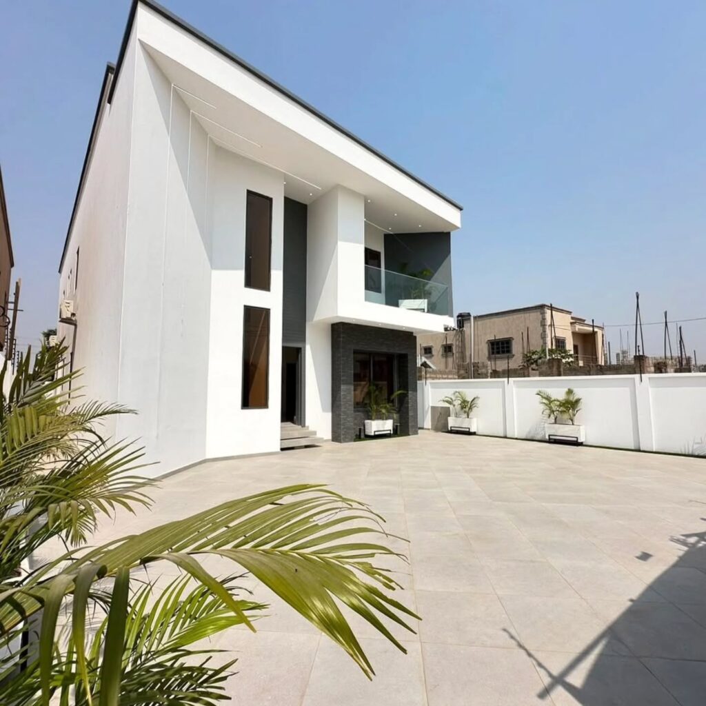 4-Bedroom High-Ceiling House with Pool in Ashaley Botwe