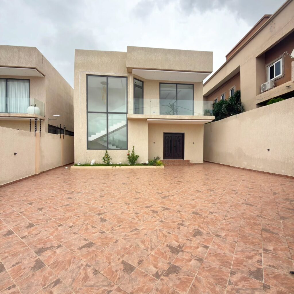 4-bedroom house with boys' quarters in East Legon