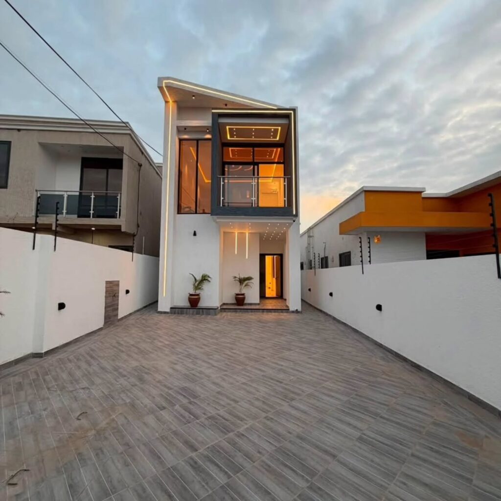 3-bedroom house in Lakeside Estate