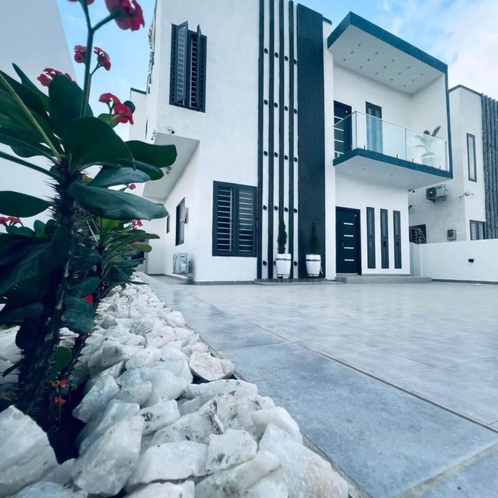 4-bedroom house with boys' quarters in East Legon